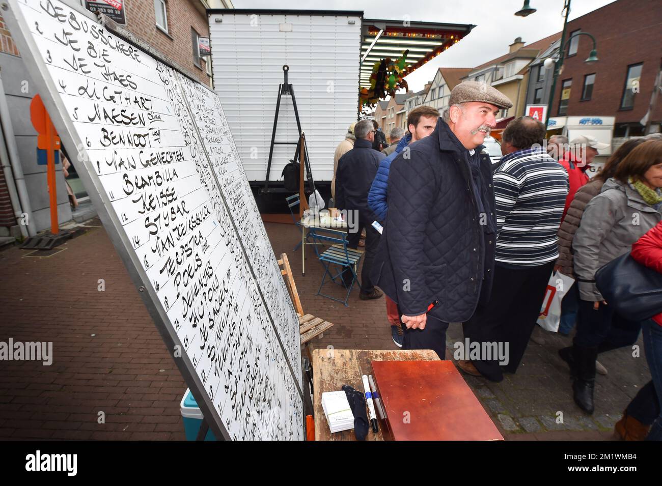 20141014 - KAPELLEN, BELGIEN: Beispielbild während des eintägigen Radrennen "Nationale Sluitingsprijs" 81. in Putte-Kapellen, Dienstag, den 14. Oktober 2014. Im traditionellen letzten Rennen der Radfahrsaison werden 8 Runden mit einer Gesamtlänge von 22,39 km gefahren, was insgesamt 179km ergibt. BELGA FOTO LUC CLAESSEN Stockfoto