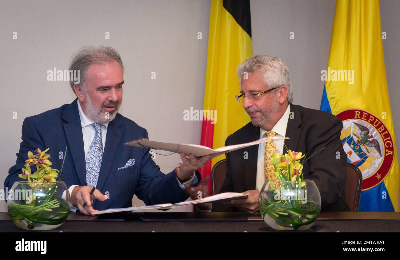 20141021 - BOGOTA, KOLUMBIEN: Foto während der Unterzeichnungszeremonie der akademischen und geschäftlichen Verträge von APEC (Hafen von Santa Maria) - ULB (Universidad Colegio Mayor De Nuestra Senora Del Rosario) - ULB (Universidad Del Atlantico) - ULB (Universidad El Bosque) - ULB (Andenparlament) - Santander (Universidad de ULG) Am vierten Tag einer Wirtschaftsmission der belgischen Prinzessin Astrid und der Außenministerin nach Kolumbien und Peru vom 18. Bis 25. Oktober, Dienstag, den 21. Oktober 2014 in Kolumbien. BELGA FOTO BENOIT DOPPPAGNE Stockfoto