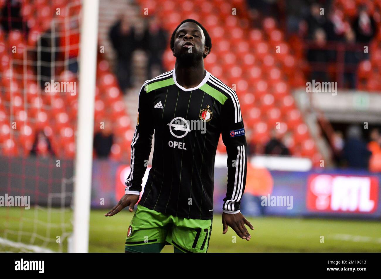 20141211 – LÜTTICH, BELGIEN: Feyenoords Stürmer Elvis Manu feiert nach einem Tor während eines Spiels zwischen Standard de Lüttich und dem niederländischen Team Feyenoord am letzten Tag der Gruppenphase des Europa-League-Turniers in der Gruppe G am Donnerstag, den 11. Dezember 2014 im Lüttich-Stadion. BELGA FOTO NICOLAS LAMBERT Stockfoto 20141211 – LÜTTICH, BELGIEN: Feyenoords Stürmer Elvis Manu feiert nach einem Tor während eines Spiels zwischen Standard de Lüttich und dem niederländischen Team Feyenoord am letzten Tag der Gruppenphase des Europa-League-Turniers in der Gruppe G am Donnerstag, den 11. Dezember 2014 im Lüttich-Stadion. BELGA FOTO NICOLAS LAMBERT Stockfoto
