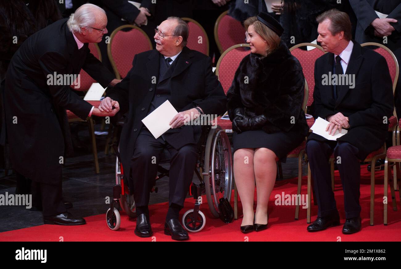 20141212 - BRÜSSEL, BELGIEN: Carl XVI Gustaf von Schweden, Großherzog Jean von Luxemburg, Großherzogin Maria Teresa von Luxemburg und Großherzog Henri von Luxemburg, die während der Beerdigungszeremonie der Königin Fabiola in der Kathedrale St. Michael und St. Gudula abgebildet wurden (Cathedral des Saints Michel et Gudule / Sint-Michiels- en Sint-Goedele kathedraal), Freitag, den 12. Dezember 2014 in Brüssel. Königin Fabiola de Mora y Aragon, Witwe des belgischen Königs Boudewijn - Baudouin, verstarb am Freitag, den 5. Dezember, im Alter von 86 Jahren. BELGA FOTO BENOIT DOPPPAGNE Stockfoto