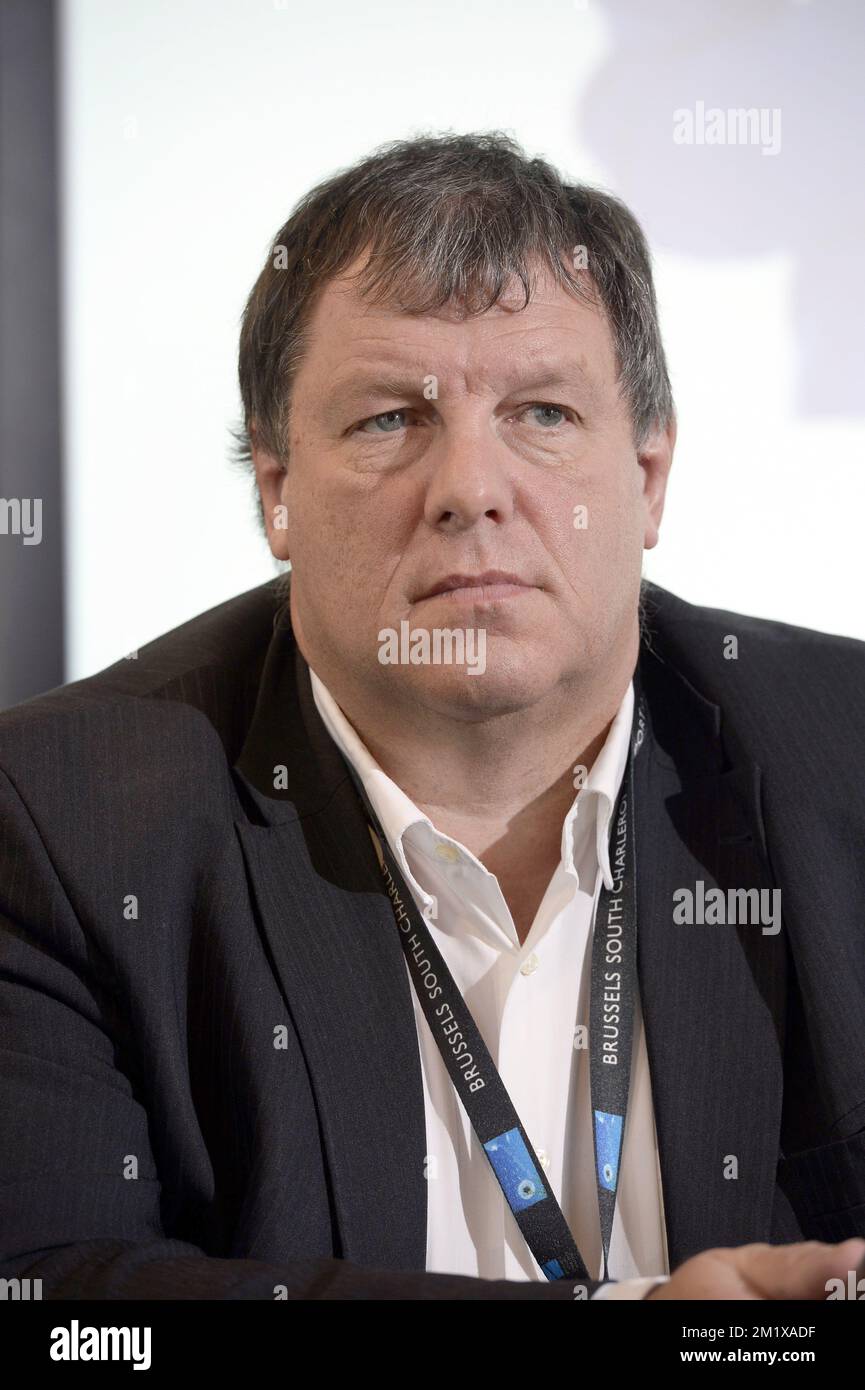 20141202 – CHARLEROI, BELGIEN: Brüssel Süd Charleroi Airport CEO Jean-Jacques Cloquet, Foto auf einer Pressekonferenz der irischen Billigfluggesellschaft Ryanair am Dienstag, den 02. Dezember 2014 am Flughafen Brüssel Süd Charleroi (BSCA) in Charleroi. Stockfoto