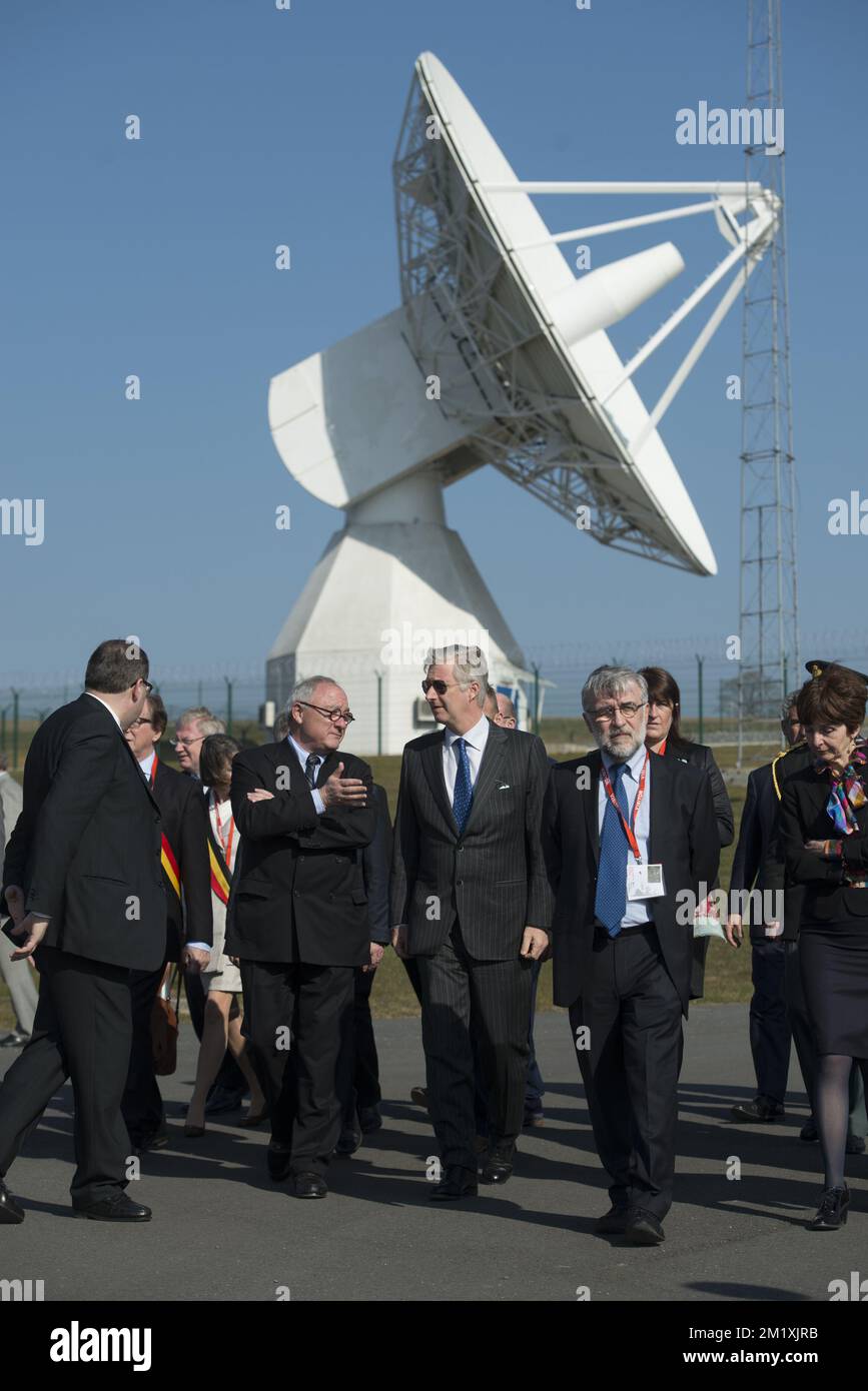 ESA-Generaldirektor Jean Jacques Dordain (C L) und König Philippe - Filip von Belgien (C R), abgebildet bei einem Besuch des Bahnhofs der ESA European Space Agency in Redu am Dienstag, den 17. März 2015. Stockfoto