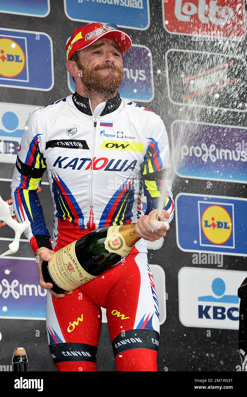 Der italienische Luca Paolini vom Team Katusha feiert auf dem Podium