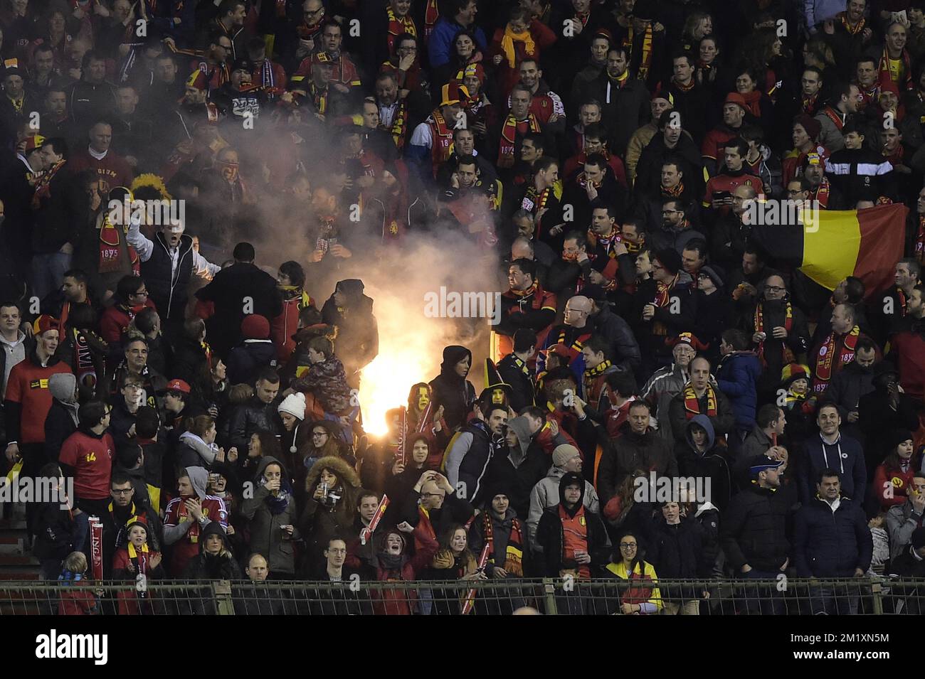 Belgische Fans wurden am Samstag, den 28. März 2015, in Brüssel im King-Baudouin-Stadion (Stade ROI Baudouin - Koning Boudewijnstadion) bei einem Qualifikationsspiel zwischen der belgischen Nationalmannschaft Red Devils und Zypern fotografiert. Belgien spielt sein viertes Spiel der Euro-2016-Qualifikation. Stockfoto