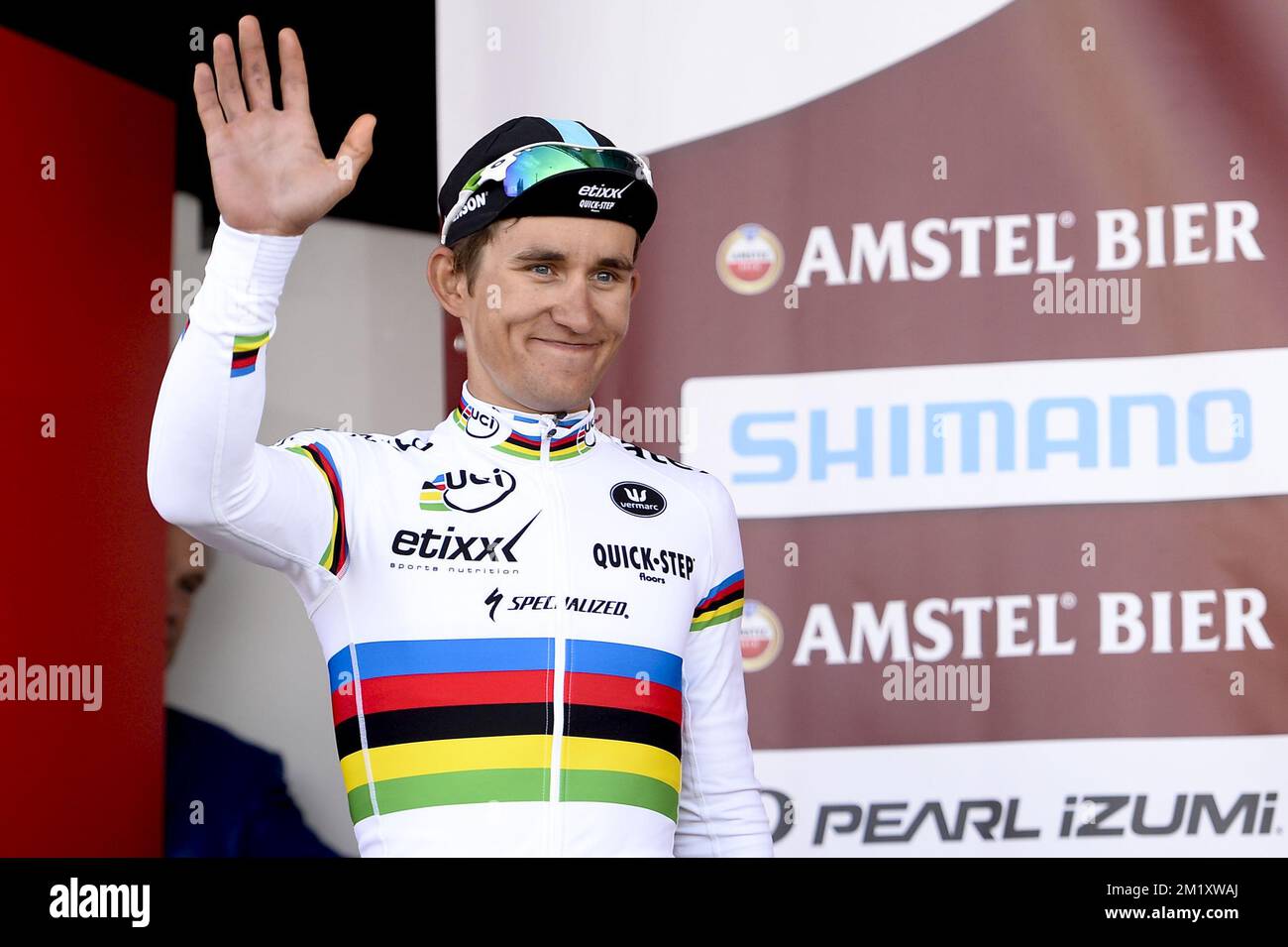 Der polnische Weltmeister Michal Kwiatkowski vom Team Ettix – Quick-Step feiert auf dem Podium, nachdem er die 50.. Ausgabe des Amstel Gold-Rennens gewonnen hat, 258km von Maastricht bis Berg en Terblijt, Niederlande, Sonntag, 19. April 2015. Stockfoto