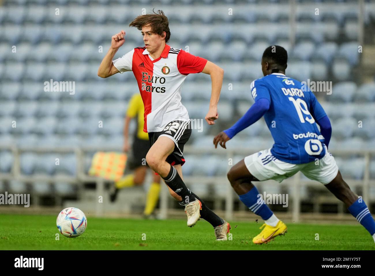 Algarve - Leo Sauer von Feyenoord während des Spiels zwischen RC Strasbourg und Feyenoord an der Estádio Algarve am 13. Dezember 2022 in der Algarve, Portugal. (Box zu Box Pictures/Tom Bode) Stockfoto