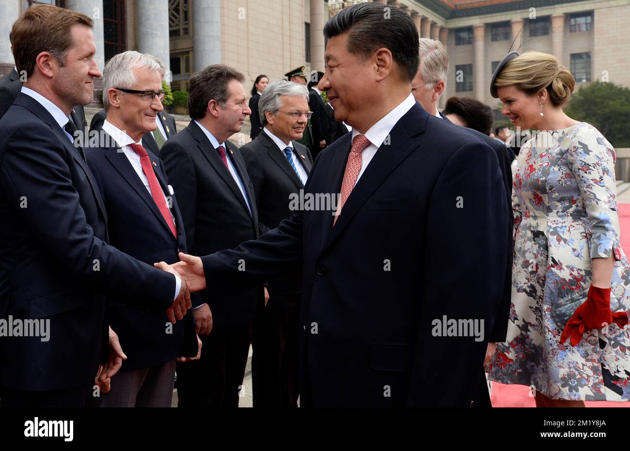 20150623 – PEKING, CHINA: Wallonischer Ministerpräsident Paul Magnette, Flämischer Ministerpräsident Geert Bourgeois, Ministerpräsident der Region Brüssel Rudi Vervoort, stellvertretender Ministerpräsident Didier Reynders, auf einer Begrüßungszeremonie von König Philippe - Filip, Königin Mathilde von Belgien, Der chinesische Präsident Xi Jinping und seine Frau Peng Liyuan vor der Großen Halle des Volkes in Peking am vierten Tag eines königlichen Besuchs in China, Dienstag, den 23. Juni 2015, in China. BELGA-FOTOPOOL PHILIP REYNAERS Stockfoto