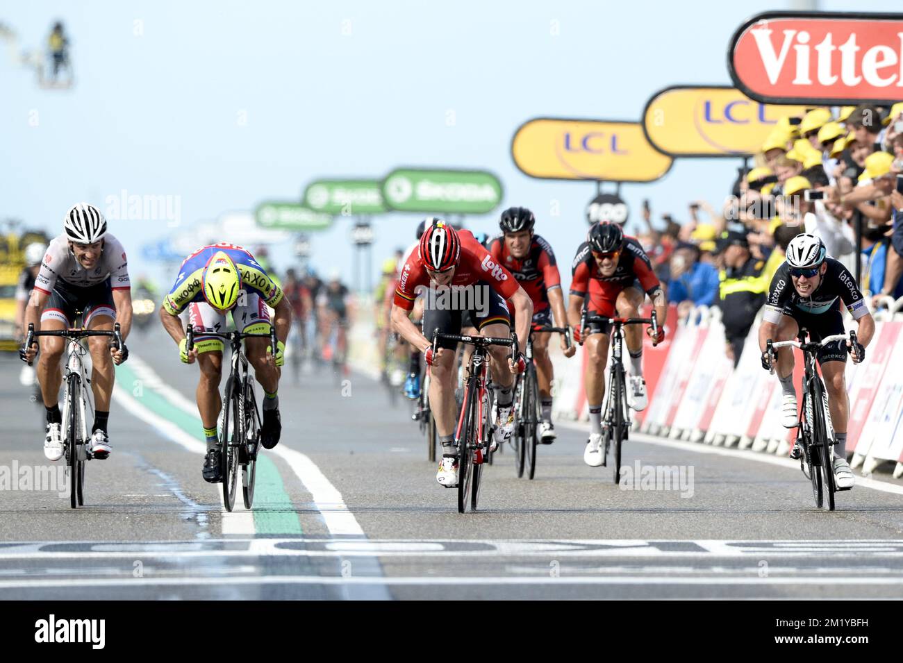 Swiss Fabian Cancellara von Trek Factory Racing, Slovakian Peter Sagan von Tinkoff-Saxo, German Andre Greipel von Lotto - Soudal, Belgium Greg Van Avermaet von BMC Racing Team, Italienischer Daniel Oss vom BMC Racing Team und britischer Mark Cavendish vom Team Ettix – Quick-Step in Aktion in Phase 2 der 102.. Ausgabe des Radrennen Tour de France, 166km von Utrecht nach Neeltje Jans, Zeeland, Niederlande, Sonntag, 05. Juli 2015. Die diesjährige Tour de France findet vom 4. Bis 26. Juli statt. Stockfoto