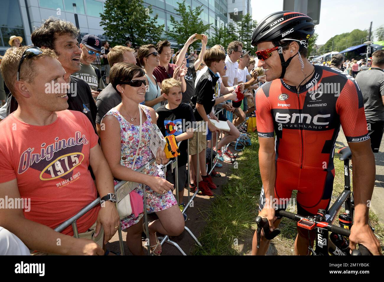 Der belgische Greg Van Avermaet vom BMC Racing Team wurde im Vorfeld von Phase 2 der 102.. Ausgabe des Radrennen Tour de France, 166km von Utrecht nach Neeltje Jans, Zeeland, Niederlande, Sonntag, 05. Juli 2015, vorgestellt. Die diesjährige Tour de France findet vom 4. Bis 26. Juli statt. Stockfoto