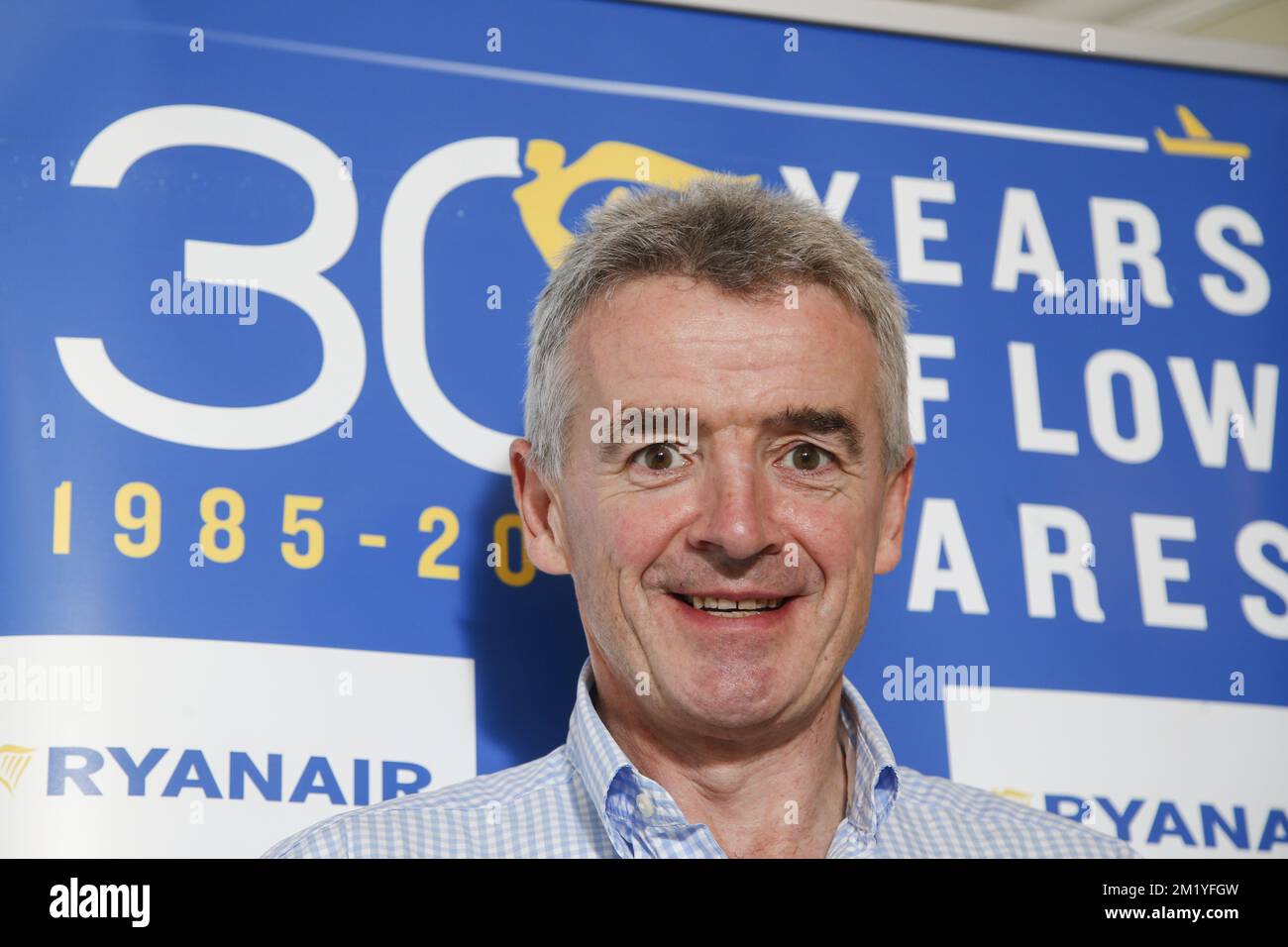 Auf einer Pressekonferenz der irischen Billigfluggesellschaft Ryanair am Mittwoch, den 15. Juli 2015 in Brüssel stellte der CEO von Ryanair Michael O'Leary ein Foto vor. Stockfoto