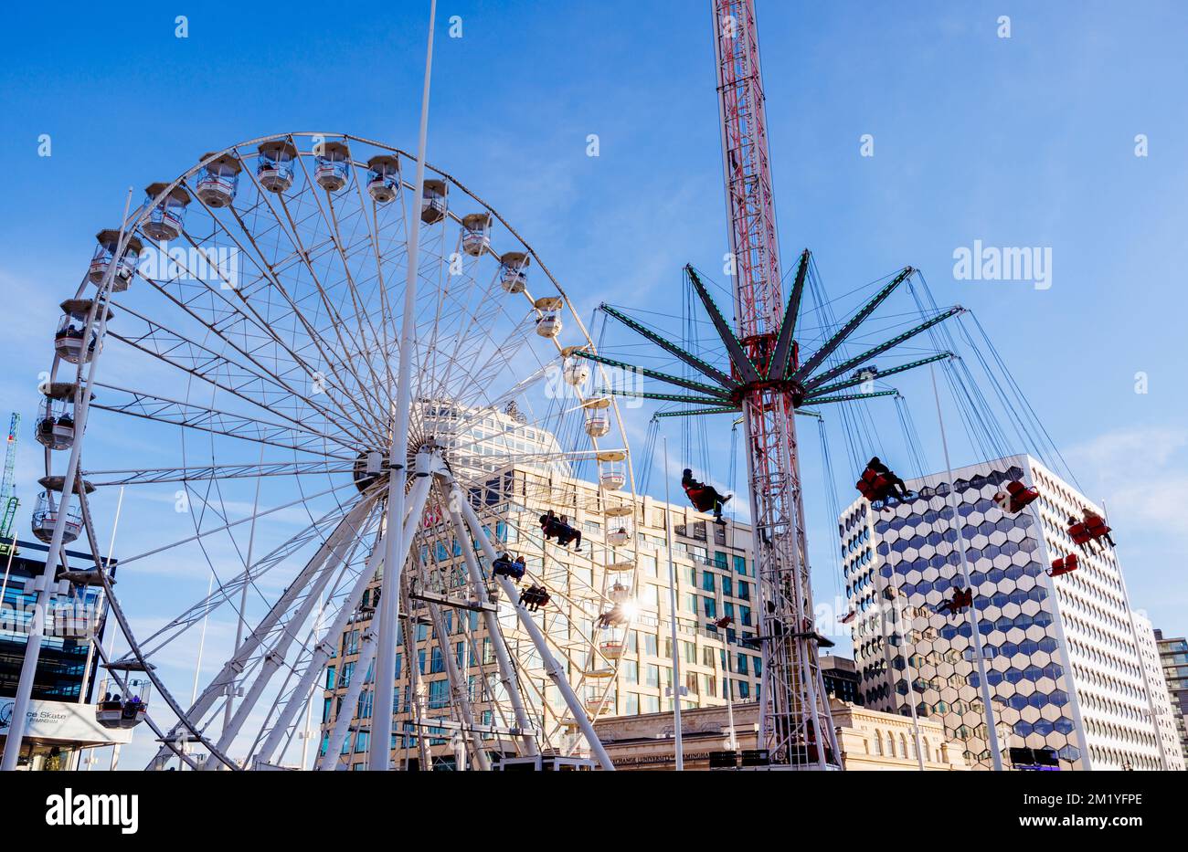 The Birmingham Big Wheel and Rides, Centenary Square, Birmingham, West Midlands, England, Jährliche Winterattraktion und Familienunterhaltung Stockfoto