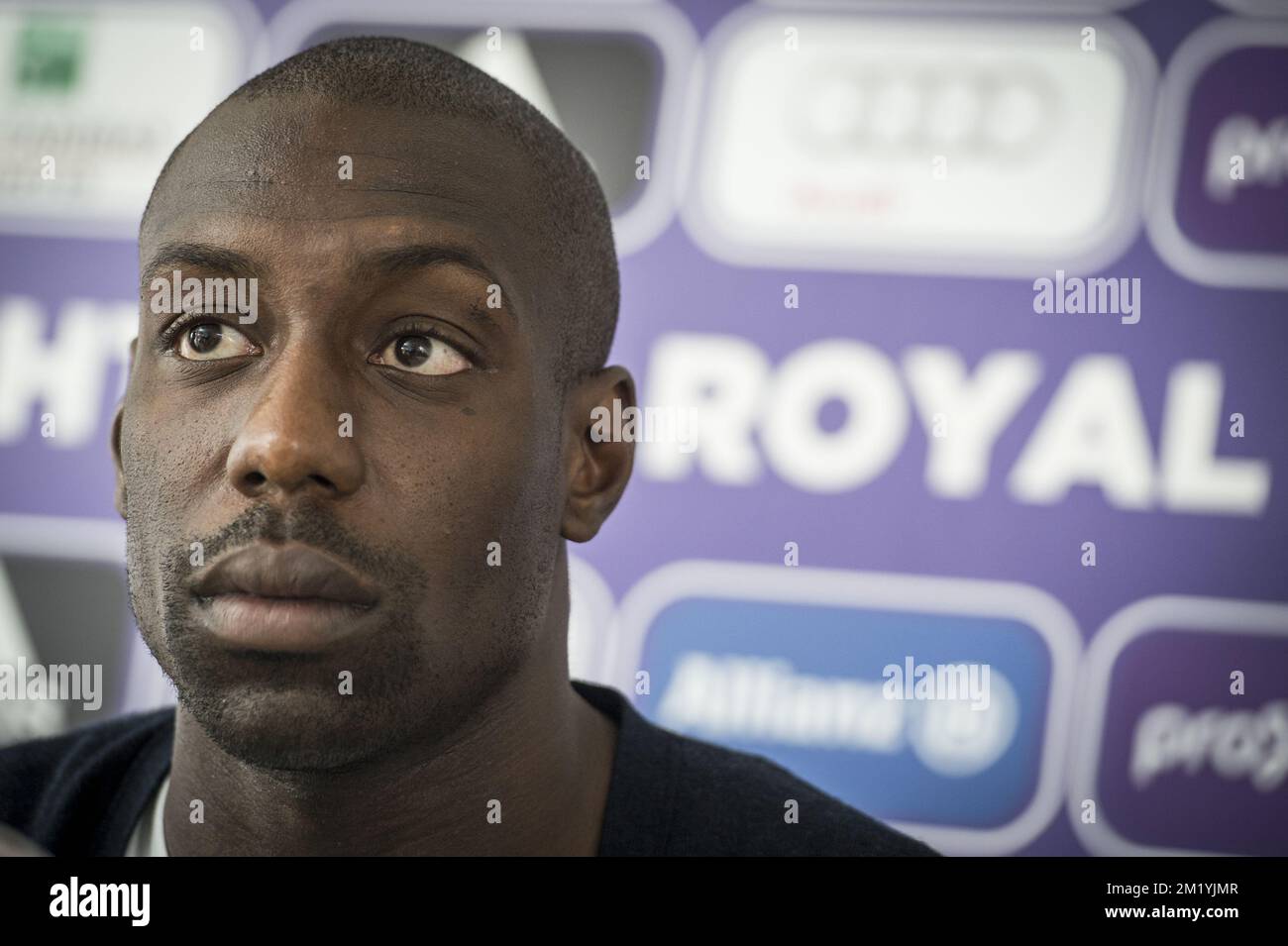 20150728 – ANDERLECHT, BELGIEN: Der neue Spieler von Anderlecht, Stefano Okaka, zeigte sich auf einer Pressekonferenz des belgischen Fußballteams RSC Anderlecht, um seinen letzten Wechsel am Dienstag, den 28. Juli 2015, in Anderlecht, Brüssel, vorzustellen. Der italienische Angreifer Stefano Okaka kommt aus Sampdoria. BELGA FOTO JASPER JACOBS Stockfoto