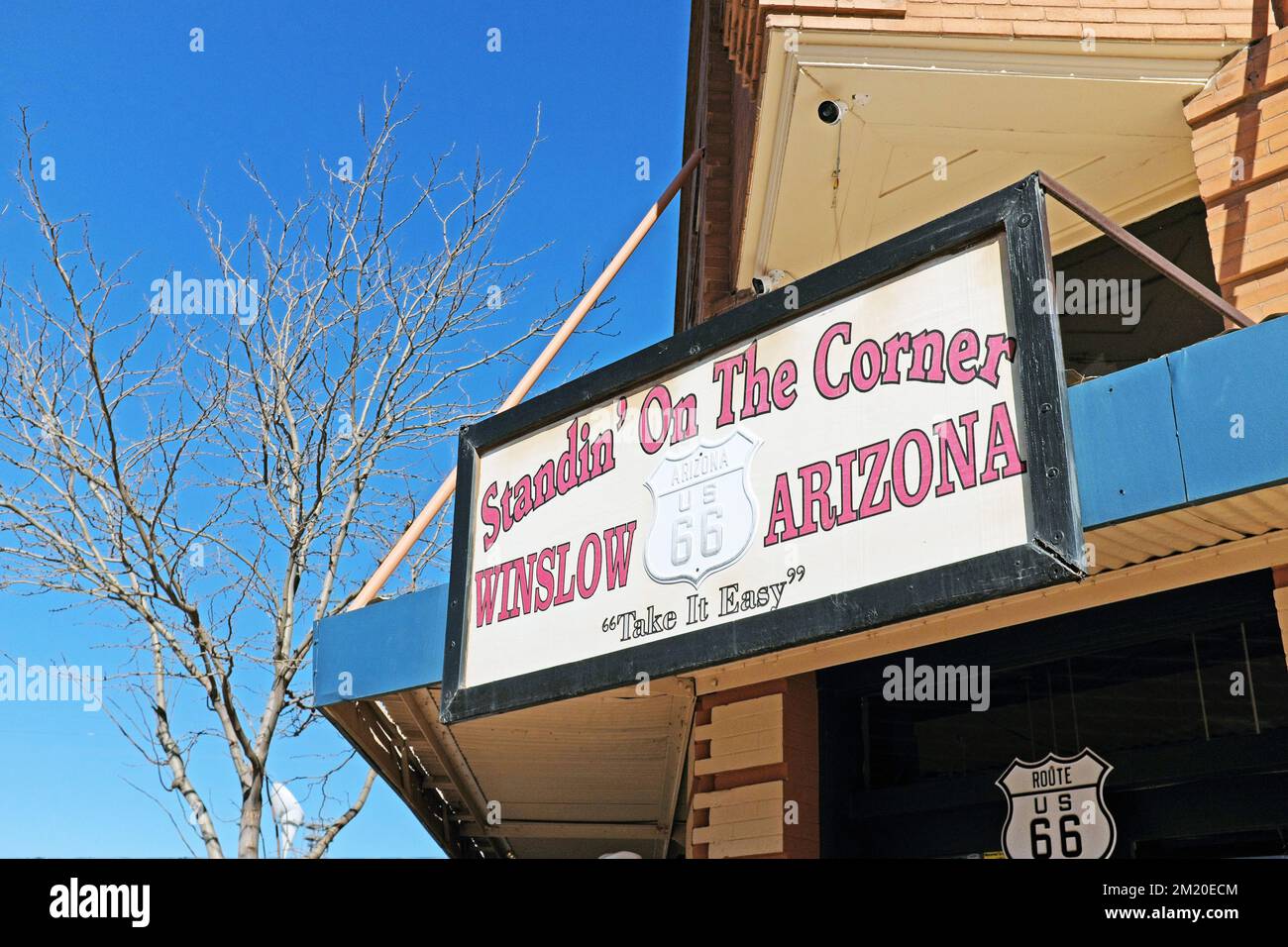 Die Stadt Winslow, Arizona, wurde durch den Song „Take IT Easy“ der Eagles populär, in dem die Stadt erwähnt wird. Stockfoto