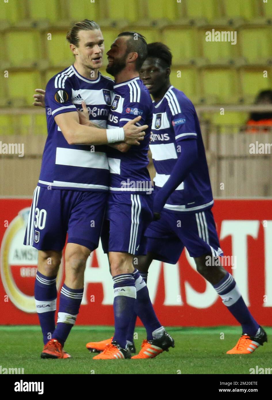 20151126 – MONACO, MONACO: Anderlecht's Guillaume Gillet feiert das 0-1. Tor während eines Spiels zwischen dem französischen Verein MONACO und dem belgischen Fußballverein RSC Anderlecht in Monaco, Donnerstag, den 26. November 2015. Es ist das fünfte Spiel in der Gruppenphase des UEFA Europa League Wettbewerbs in der Gruppe J. BELGA PHOTO VIRGINIE LEFOUR Stockfoto