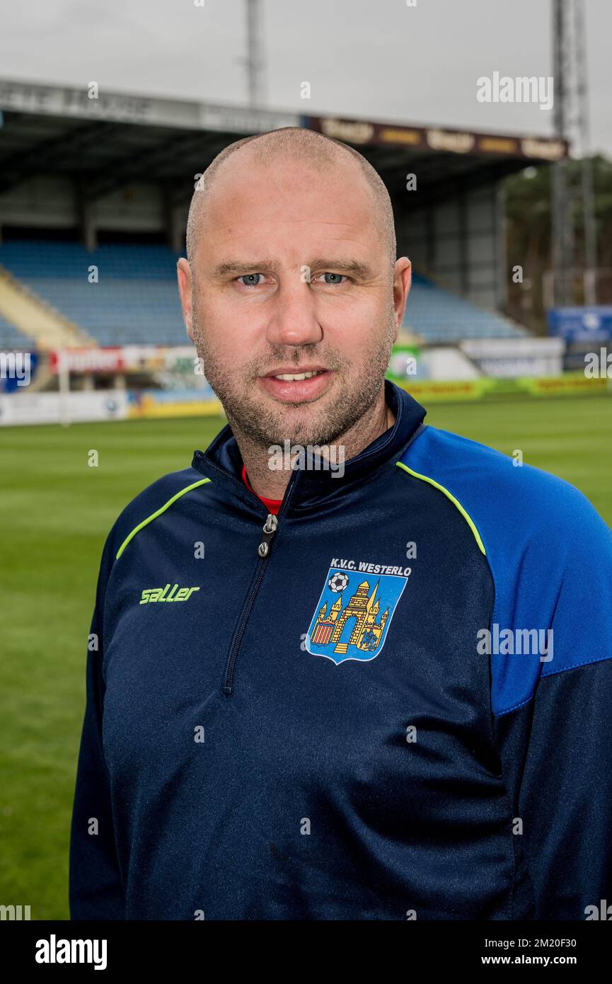 20151127 Uhr WESTERLO, BELGIEN Der Cheftrainer von Westerlo, Bob