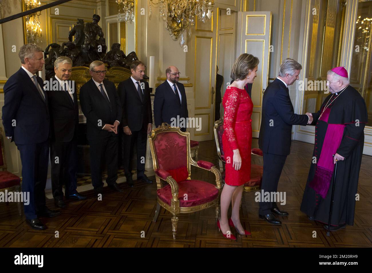 Königin Mathilde von Belgien, König Philippe - Filip von Belgien und Erzbischof Alain Paul Lebeaupin, abgebildet auf einem Neujahrsempfang, der von der Königlichen Familie für die europäischen Behörden organisiert wurde, im Königspalast in Brüssel, Dienstag, den 12. Januar 2016. Stockfoto