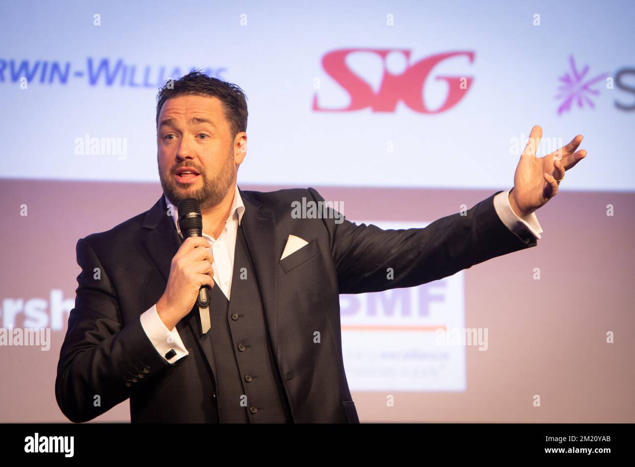 Der Komiker Jason Manford macht seine Nummer Stockfoto