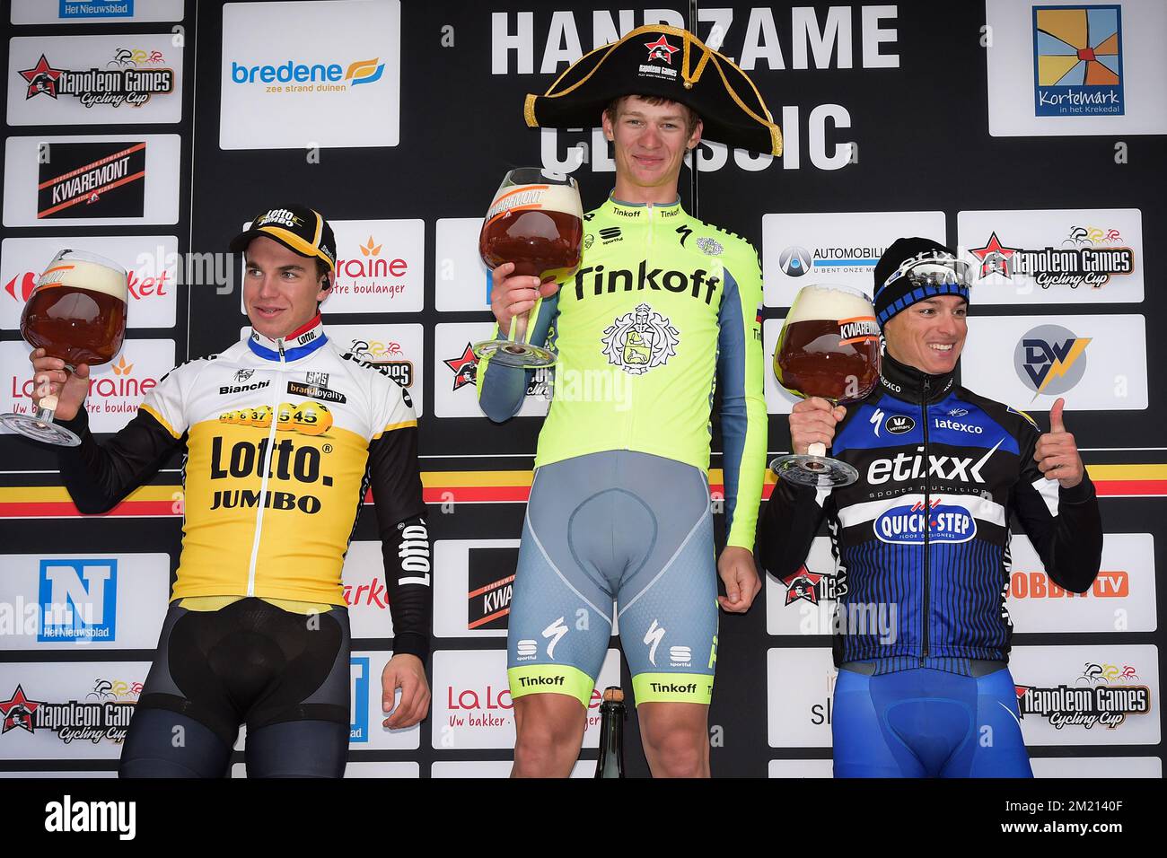 Dutch Dylan Groenewegen vom Team LottoNL-Jumbo, der slowakische Erik Baska von Tinkoff und der belgische Gianni Meersman vom Team Etixx – Quick-Step-Feier auf dem Podium nach dem 199 km langen Radrennen „Handzame Classic“ in Handzame, Bredene, Freitag, 18. März 2016. Stockfoto