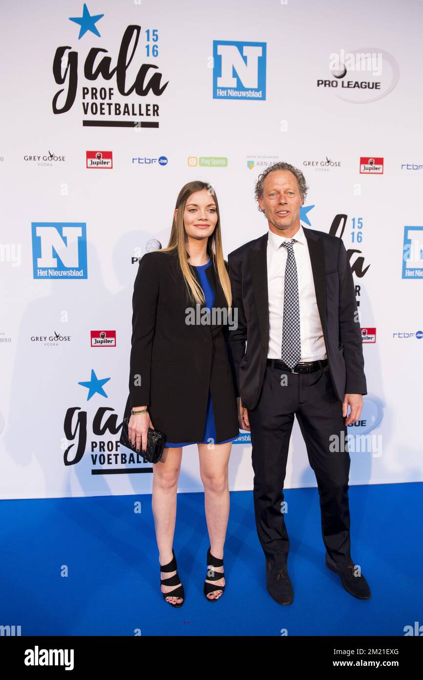 Der Cheftrainer des Clubs, Michel Preud'homme, und seine Tochter Megane, bildeten das Bild während der ersten Ausgabe des Galaabends des professionellen Fußballspielers des Jahres 2016, Montag, den 23. Mai 2016, in Gent. Stockfoto