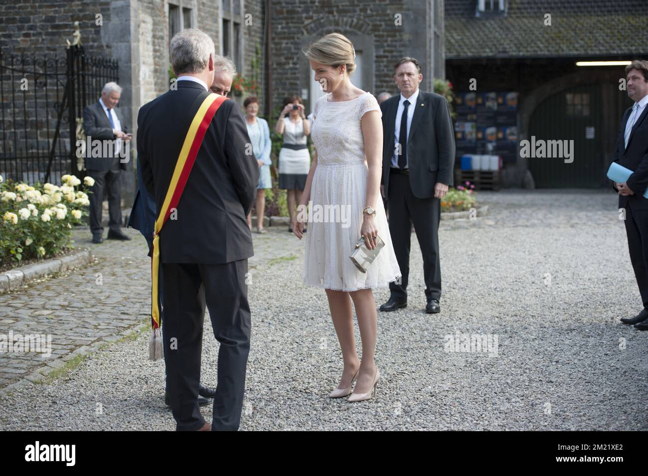 Königin Mathilde von Belgien, das bei einem Besuch der Königin in der Abbaye du Val-Dieu anlässlich der 50.. Ausgabe des "Festival du Printemps" und des 800.. Jahrestages der Abtei am Freitag, den 24. Juni 2016, in Aubel zu sehen ist. Stockfoto