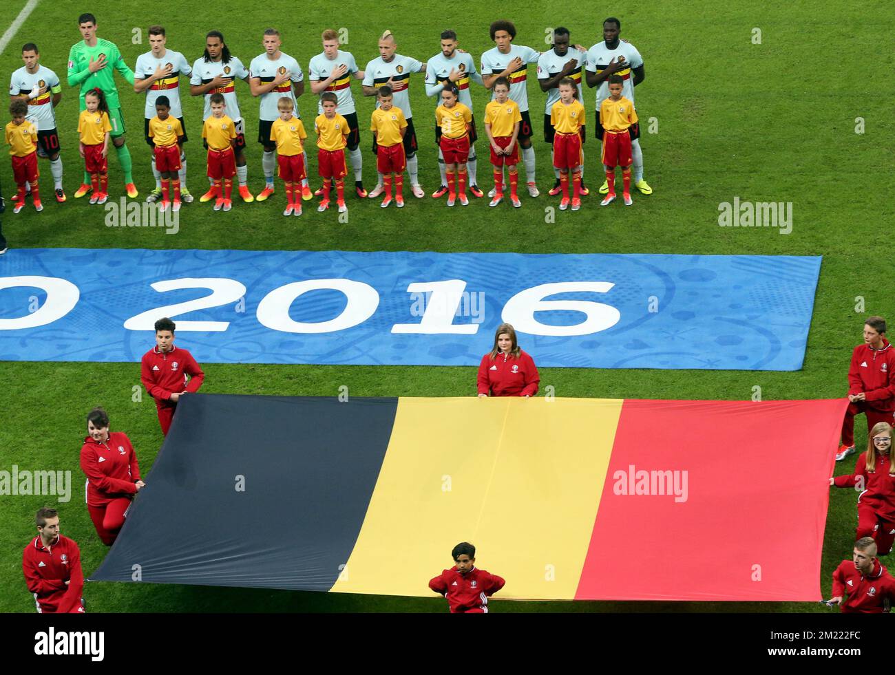 Die belgischen Spieler wurden zu Beginn eines Fußballspiels zwischen