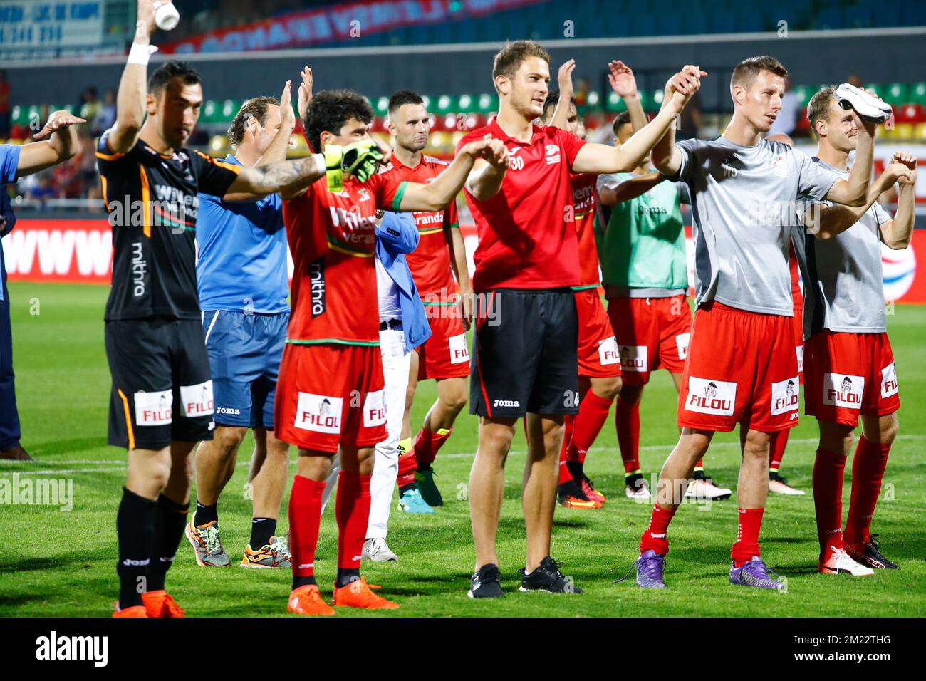 Die Spieler von Oostende feiern nach dem Sieg des Jupiler Pro League-Spiels zwischen KV Oostende und Waasland-Beveren am Samstag, den 27. August 2016, am fünften Tag der belgischen Fußballmeisterschaft in Oostende. Stockfoto