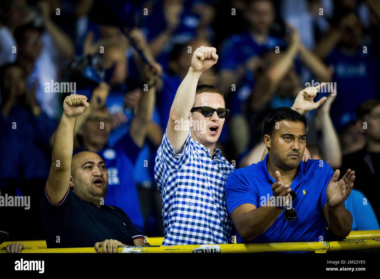 Leicesters Fans bildeten vor einem Spiel des ersten Tages der Gruppenphase des UEFA Champions League-Wettbewerbs zwischen dem belgischen Fußballteam der ersten Division Club Brügge KV und dem englischen Verein Leicester City F.C. in der Gruppe G in Brügge, Mittwoch, den 14. September 2016. BELGA FOTO JASPER JACOBS Stockfoto