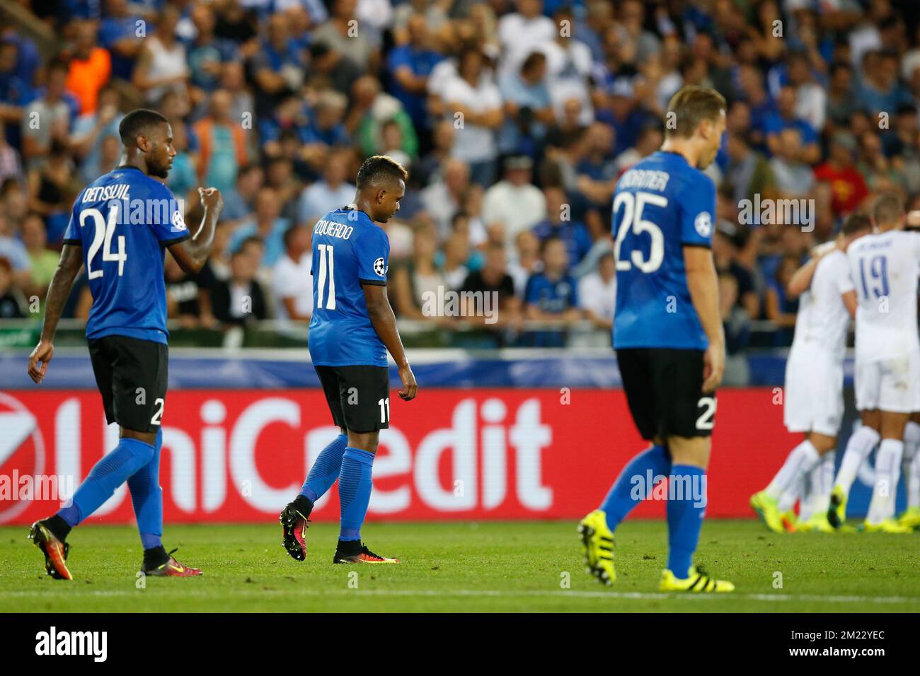 Die Spieler des Clubs sehen während eines Spiels am ersten Tag der Gruppenphase des UEFA Champions League-Wettbewerbs zwischen dem belgischen Fußballteam Club Brugge KV und dem englischen Verein Leicester City F.C. in der Gruppe G in Brügge am Mittwoch, den 14. September 2016, deprimiert aus. BELGA FOTO BRUNO FAHY Stockfoto