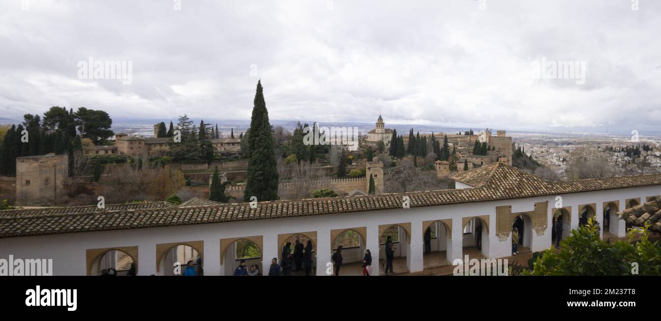 Die Alhambra bietet eine Landschaft an bewölkten Tagen Stockfoto