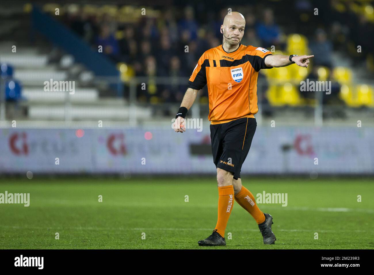 Schiedsrichter Sebastien Delferiere, dargestellt während des Spiels der Jupiler Pro League zwischen Waasland-Beveren und Mouscron, in Beveren, Donnerstag, den 27. Oktober 2016, am 12. Tag der belgischen Fußballmeisterschaft. BELGA FOTO KRISTOF VAN ACCOM Stockfoto