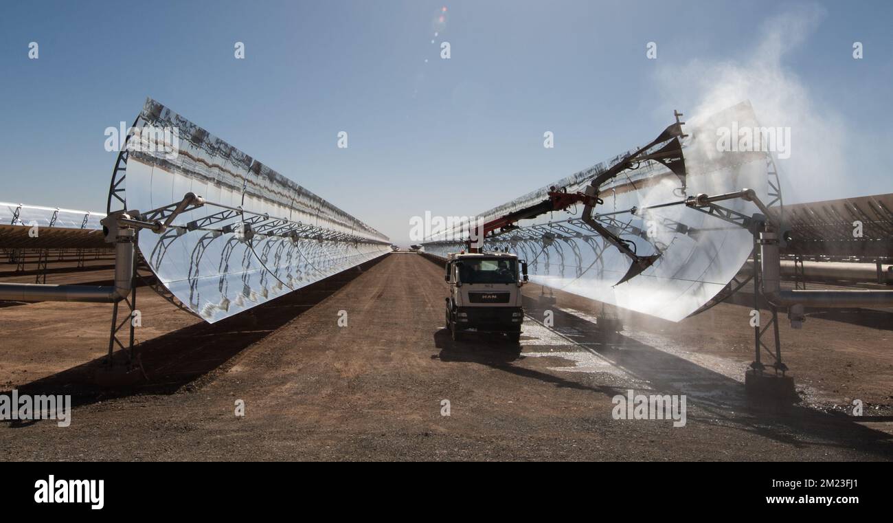 Abbildung Foto eines Besuchs eines Kraftwerks am Rande der COP22. Weltklimakonferenz der Vereinten Nationen 2016 in Ouarzazate, Marokko, Donnerstag, den 17. November 2016. Stockfoto
