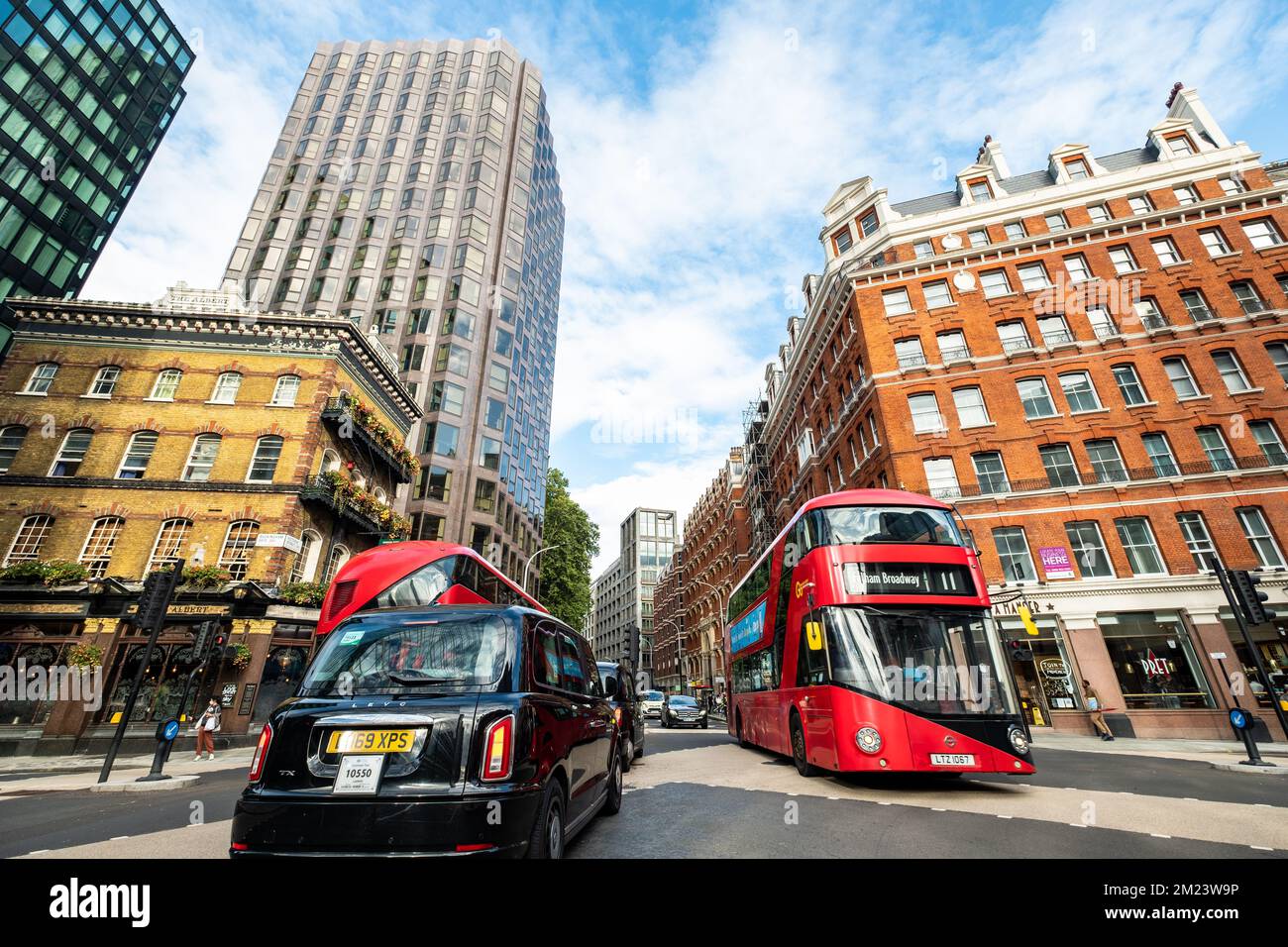 London - November 2022: Victoria Street in SW1 City of Westminster Stockfoto