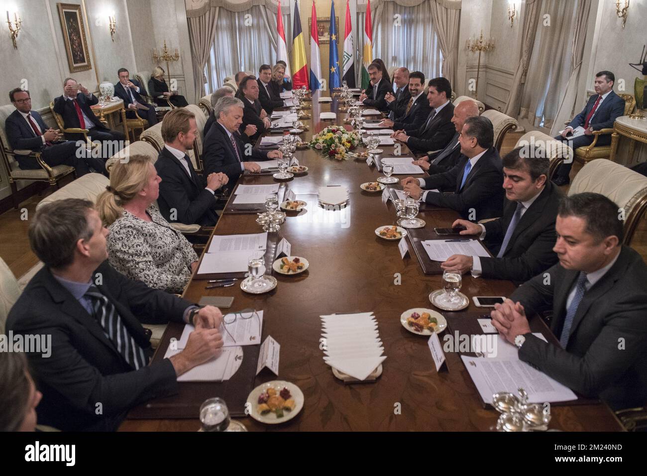 Abbildung zeigt ein Treffen im Büro des irakischen Ministerpräsidenten Nechirvan Barzani am dritten Tag einer Benelux-Mission in mehreren Ländern des Nahen Ostens, Montag, den 19. Dezember 2016. BELGA FOTO LAURIE DIEFFEMBACQ Stockfoto