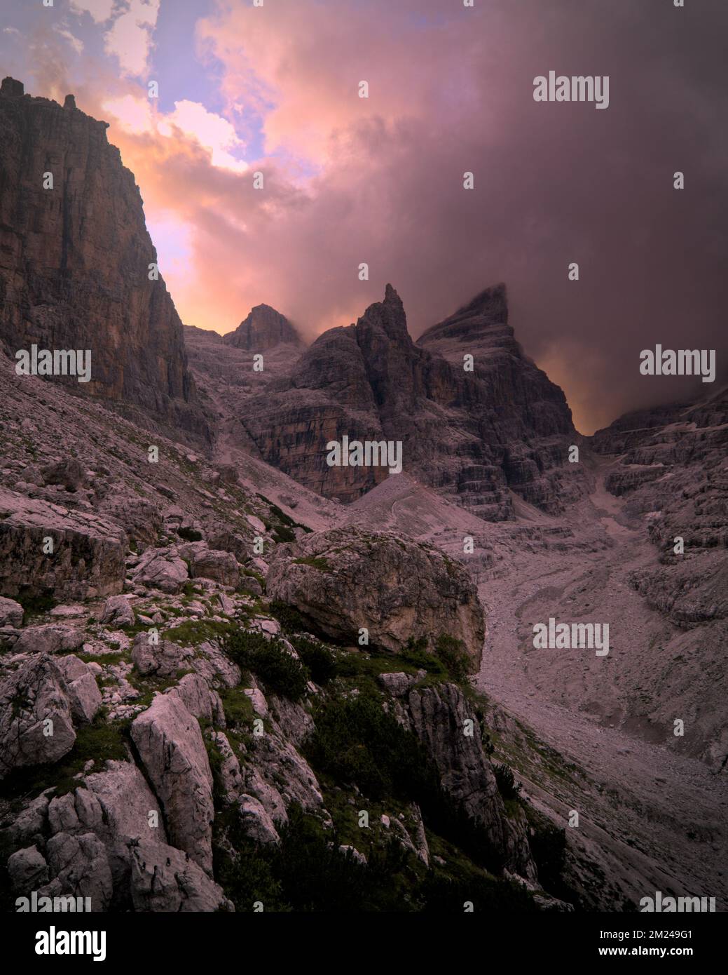 brenta-Dolomiten bei Sonnenaufgang. Dolomiten-brenta-Berg, Italien Stockfoto