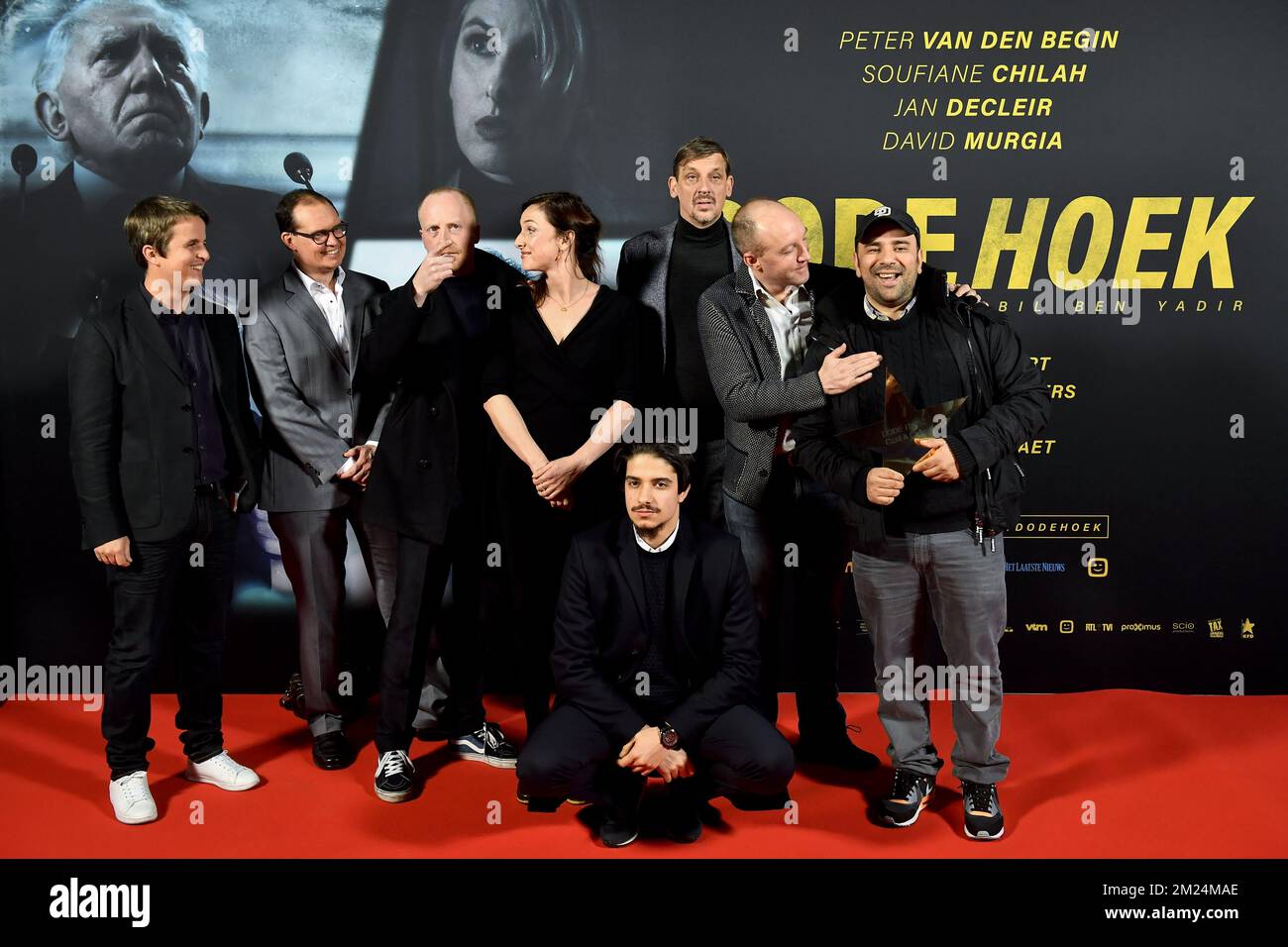 Die Besetzung von Dode Hoek, die während der belgischen Premiere des Films „Dode Hoek“ von Nabil Ben Yadir in Antwerpen kinepolis am Dienstag, den 24. Januar 2017, abgebildet wurde. BELGA FOTO DIRK WAEM Stockfoto