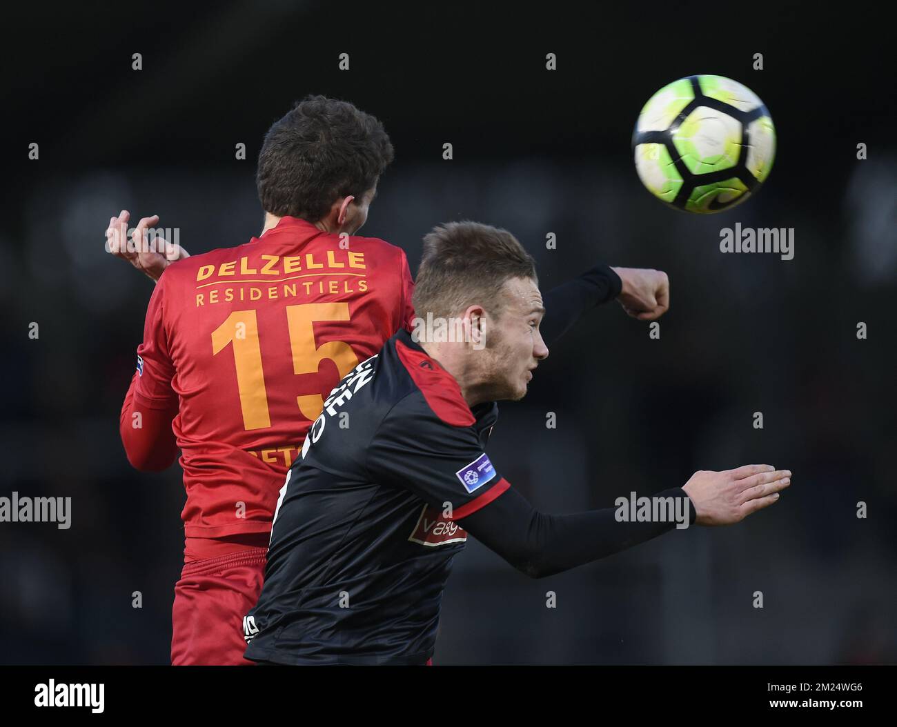 Yohan Betsch von Tubize und Alexander Corryn von Antwerpen kämpfen um den Ball während des Proximus League-Spiels D1B zwischen AFC Tubize und Royal Antwerpen F.C. in Tubize, Sonntag, 29. Januar 2017, am 24. Tag der belgischen Fußballmeisterschaft, Abteilung 1B. BELGA FOTO JOHN THYS Stockfoto