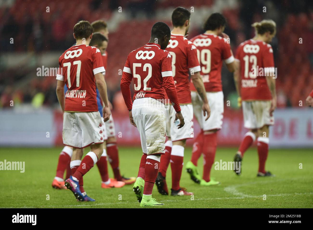 Die Spieler von Standard reagieren während des Jupiler Pro League-Spiels zwischen Standard de Liege und KV Kortrijk in Lüttich am Samstag, den 04. Februar 2017, am 25. Tag der belgischen Fußballmeisterschaft. BELGA FOTO JOHN THYS Stockfoto