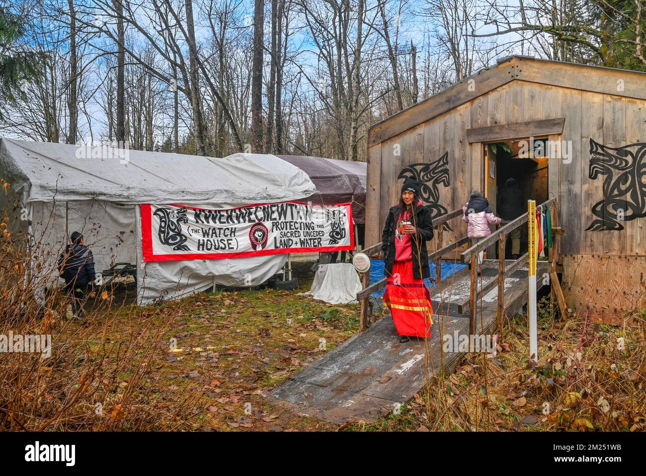 Coast Salish First Nations Watch House überwacht die Aktivität der Trans Mountain Pipeline in Burnaby Mountain, British Columbia, Kanada Stockfoto