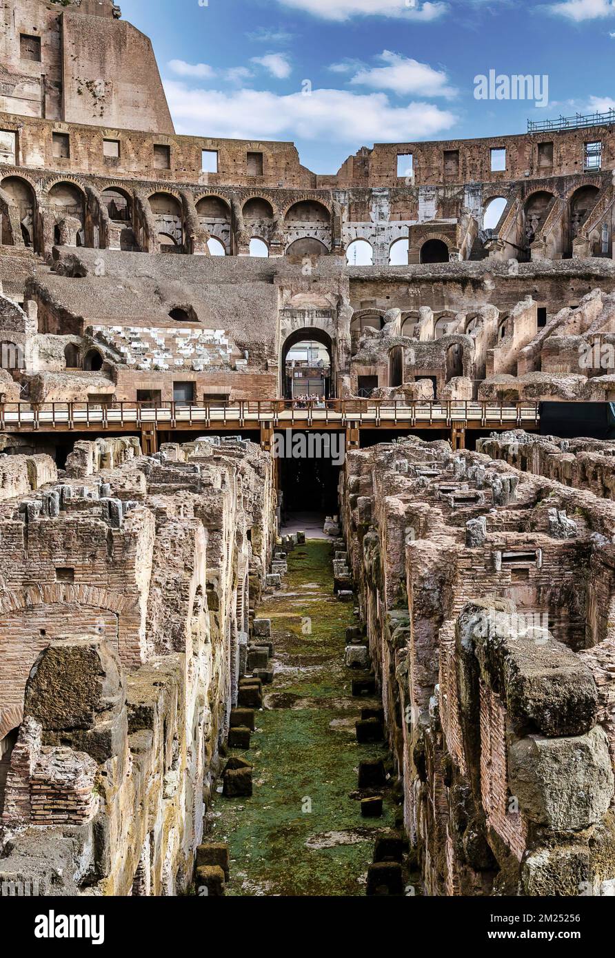 Das Kolosseum (Flavianisches Amphitheater) im Zentrum von Rom ist das größte römische Amphitheater der Welt Stockfoto