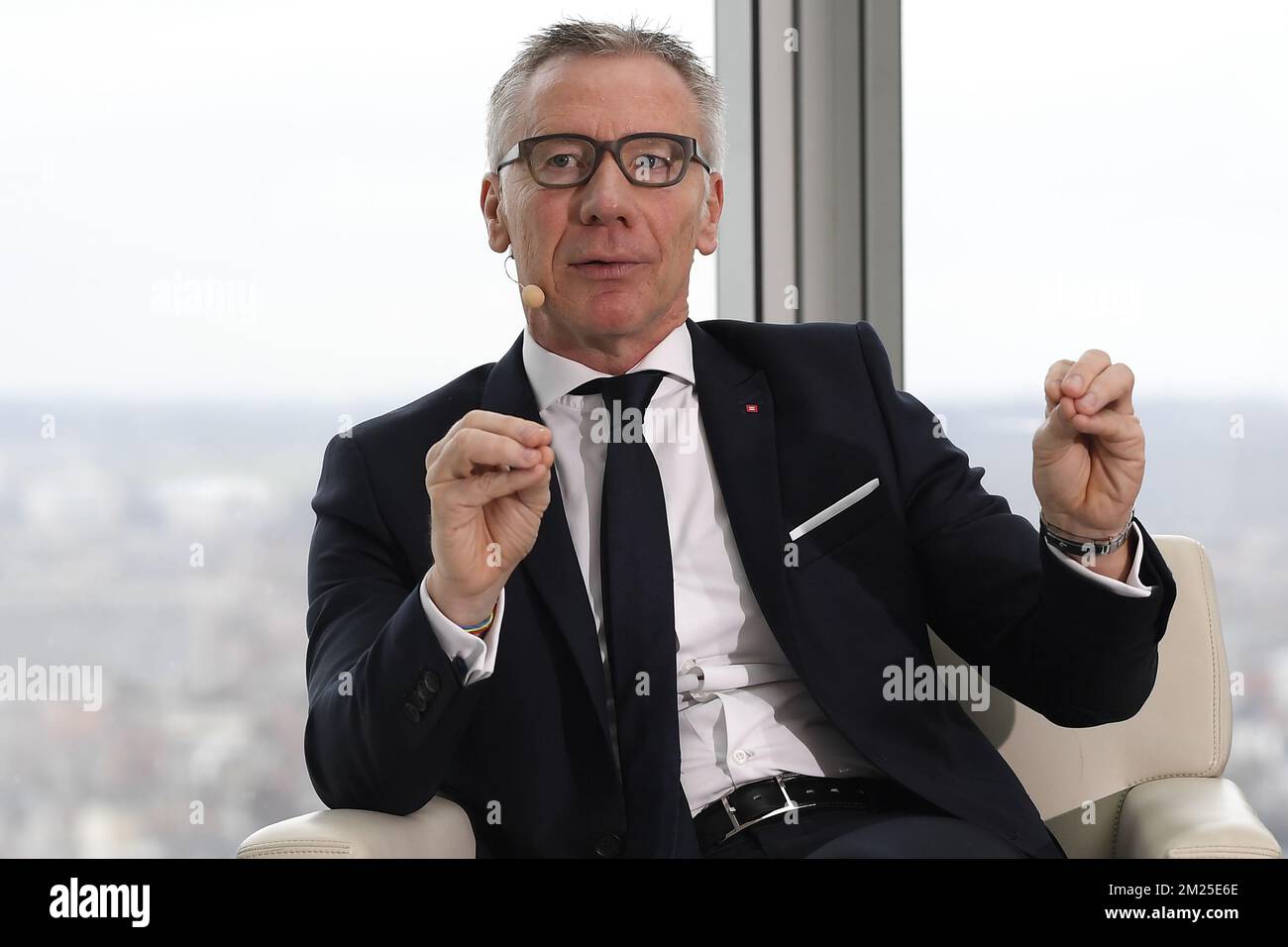 Marc Raisiere, CEO von Belfius, zeigte sich auf einer Pressekonferenz der Bank und des Versicherungsunternehmens Belfius, um die Ergebnisse am Donnerstag, den 23. Februar 2017, am 2016. Februar im Hauptsitz von Belfius in Brüssel vorzustellen. BELGA FOTO DIRK WAEM Stockfoto