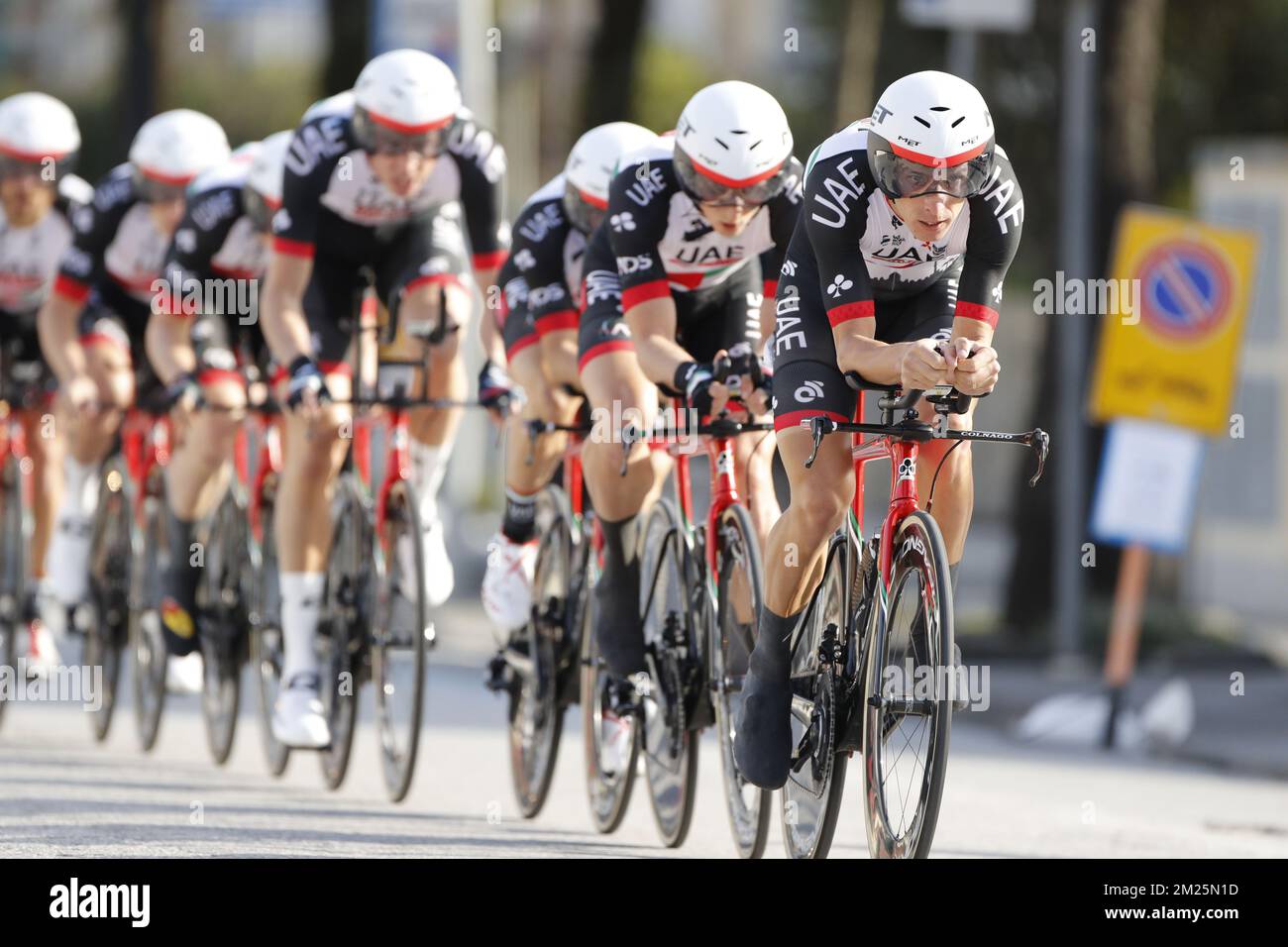 UAE Abu Dhabi Riders in Aktion während der ersten Etappe der 52.. Ausgabe des Tirreno-Adriatico-Radrennens, einem Team-Time-Test von 22,7 km von Lido di Camaiore bis Lido di Camaiore, Mittwoch, 08. März 2017, Italien. BELGA FOTO YUZURU SUNADA Stockfoto