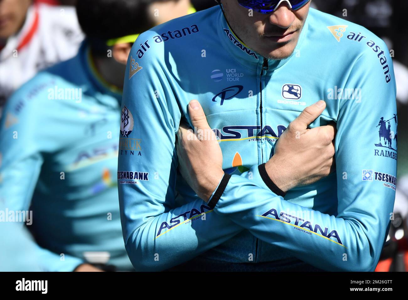 Astana Pro Team Rider sieht zu Beginn der 81.. Ausgabe des eintägigen Radrennens „La Fleche Wallonne“ (Waalse Pijl - Wallonischer Pfeil) kalt aus, 204,5km Uhr von Binche nach Huy, Mittwoch, 19. April 2017. BELGA FOTO DIRK WAEM Stockfoto