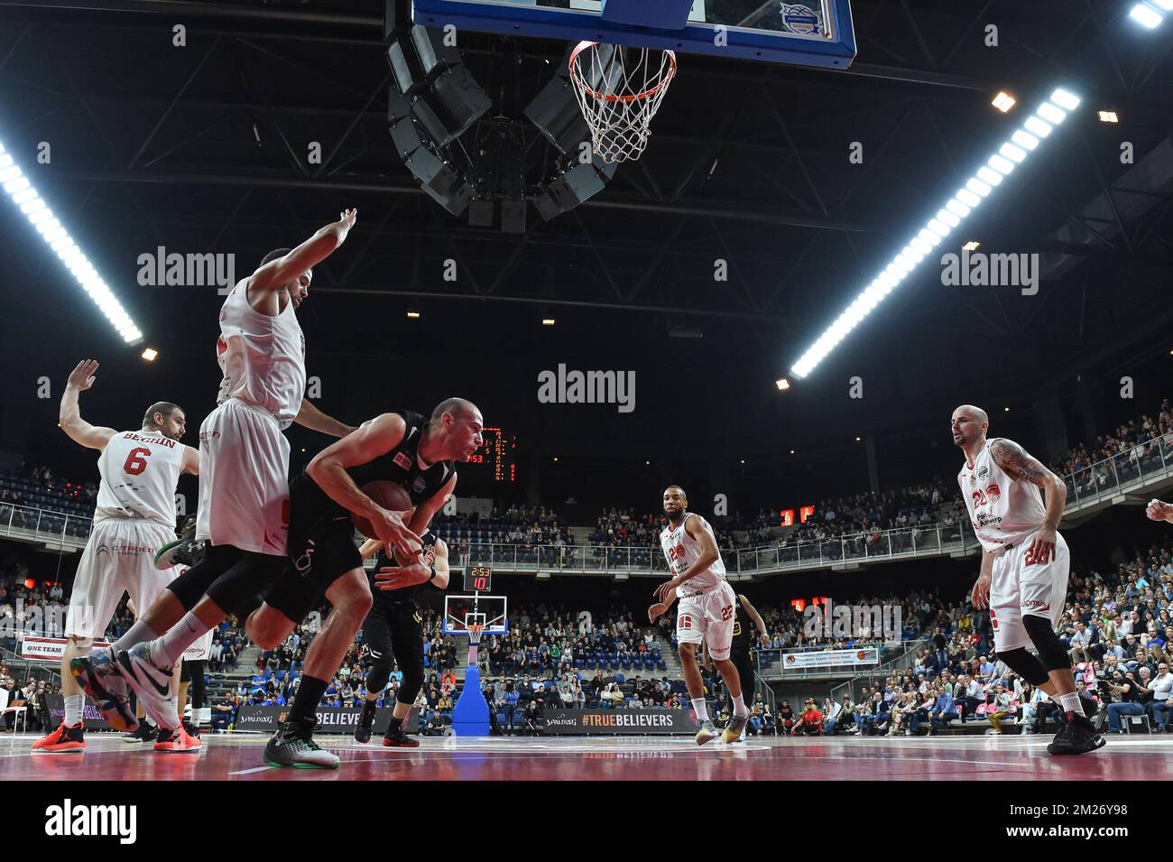 Ein Beispielbild, das während des Basketballspiels zwischen Port of Antwerp Giants und Oostende am 33. Tag des EuroMillions League-Basketballwettbewerbs am Sonntag, den 07. Mai 2017 in Antwerpen aufgenommen wurde. BELGA FOTO LUC CLAESSEN Stockfoto