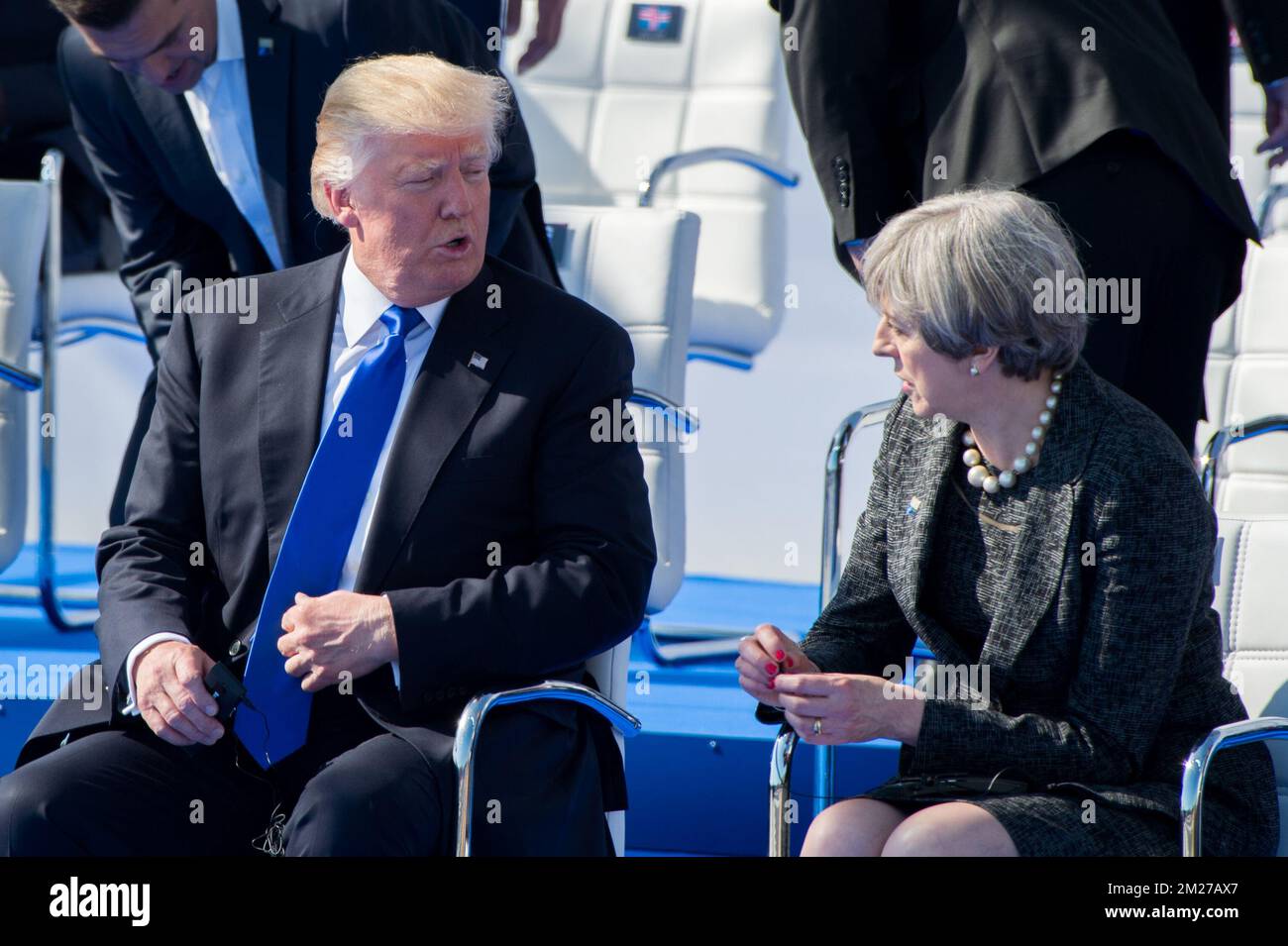 US-Präsident Donald Trump und Premierministerin des Vereinigten Königreichs Theresa May bildeten das Bild während der Übergabeveranstaltung des neuen Hauptquartiers der NATO, Nordatlantikvertrags-Organisation, am Donnerstag, den 25. Mai 2017 in Evere, Brüssel. BELGA-FOTOPOOL MELANIE WENGER Stockfoto