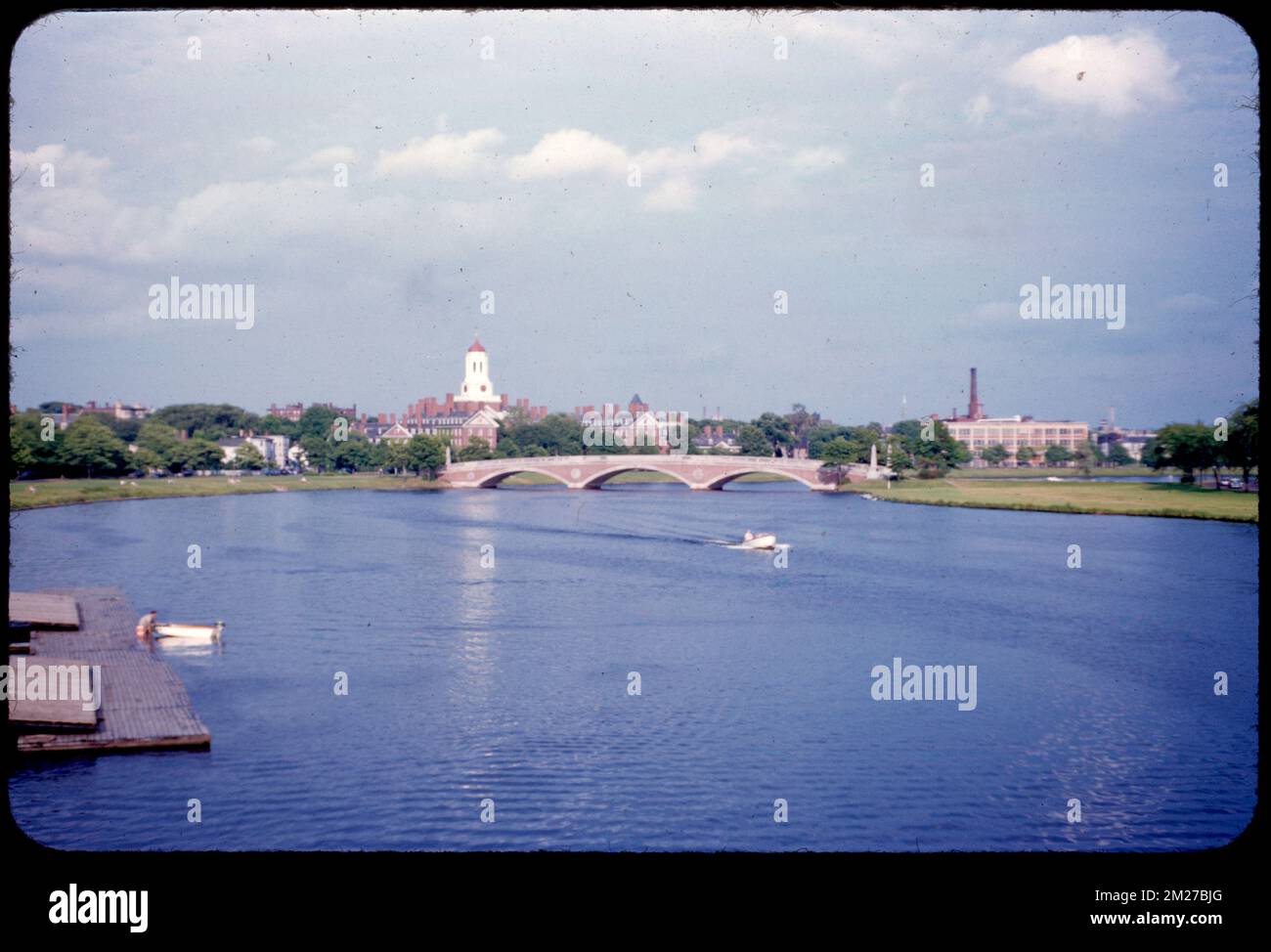 Charles River von der Lars Anderson Bridge [d. h. Anderson Memorial Bridge] , Bridges, Rivers. Edmund L. Mitchell Kollektion Stockfoto