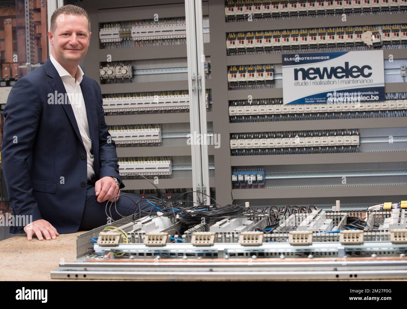 Christophe Leclercq, CEO von Newelec, posiert für den Fotografen auf einer gemeinsamen Pressekonferenz von EDF Luminus und Newelec am Donnerstag, den 01. Juni 2017. Stromerzeuger und Energieversorger Luminus kündigt den Erwerb einer Mehrheitsbeteiligung am Elektrizitätstechnikunternehmen Newelec an. BELGA FOTO BENOIT DOPPPAGNE Stockfoto