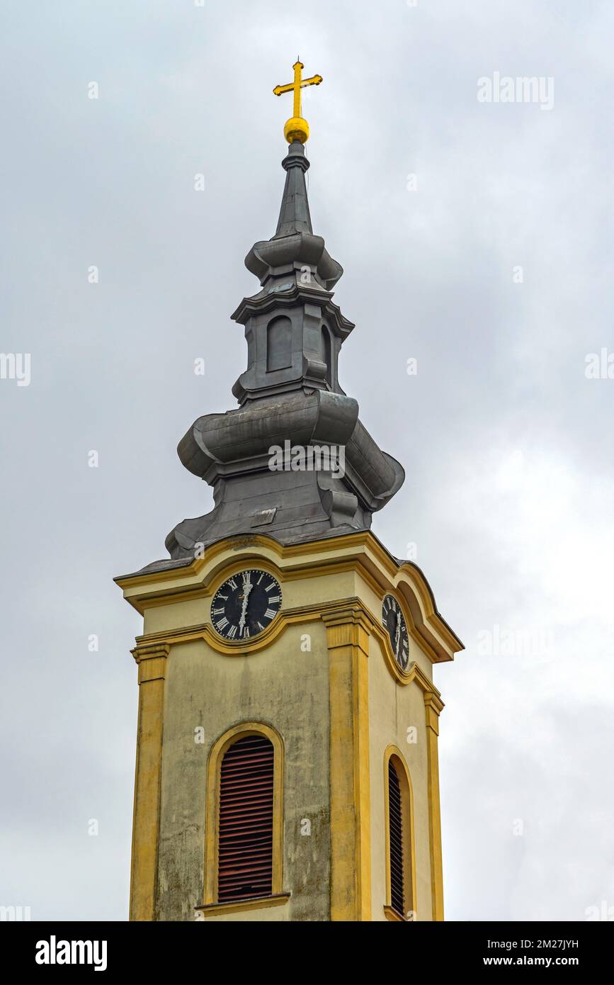 Rumänisch-orthodoxer Kirchenturm in Banatsko Novo Selo in Serbien Stockfoto