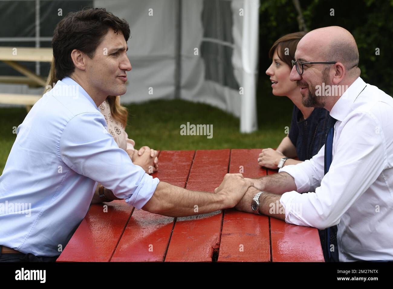 Premierminister von Kanada Justin Trudeau, seine Frau Sophie Gregoire, der belgische Premierminister Charles Michel und Amelie Derbaudrenghien, Partnerin von Charles Michel, die am dritten und letzten Tag eines dreitägigen Besuchs des belgischen Premierministers in Kanada während eines Mittagessens im Food Truck zu sehen waren, Freitag, 16. Juni 2017. BELGA-FOTOPOOL DIDIER LEBRUN Stockfoto