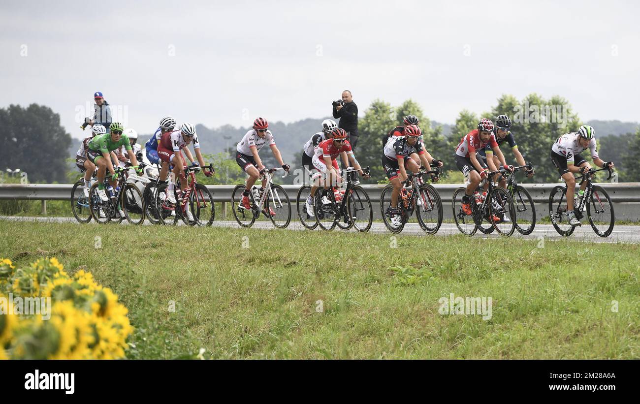 Deutscher Marcel Kittel von Quick-Step-Böden trägt das grüne Trikot des Punkteführers, neuseeländischer Jack Bauer von Quick-Step-Böden, deutscher Nils Politt vom Team Katusha Alpecin, niederländischer Koen de Kort von Trek-Segafredo, französischer Julien Simon von Cofidis, Solutions Credits, italienischer Diego Ulissi vom Team Emirates der Vereinigten Arabischen Emirate, Belgischer Thomas De Gendt von Lotto Soudal, spanische Imanol Erviti Ollo von Movistar Team und Großbritannien Stephen Cummings von Dimension Data in der Sezessionierungsgruppe, während der 12.. Etappe der 104.. Ausgabe des Radrennen Tour de France, 214,5km von Pau nach Peyragudes, Frankreich, Donnerstag Stockfoto