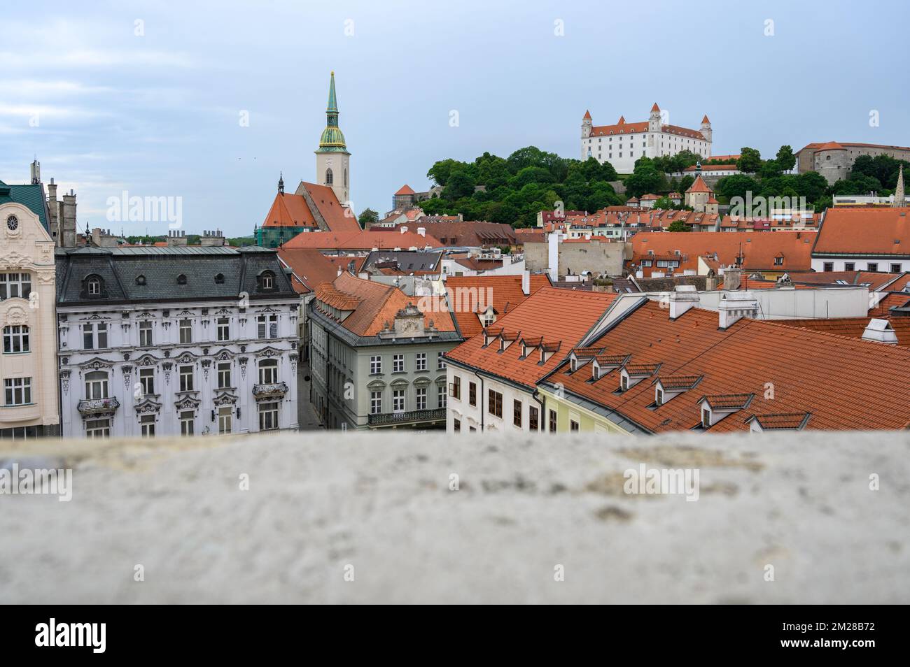 Ausblick vom Gipfel des Alten Rathausturms in Bratislava, Slowakei. Stockfoto